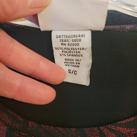 Jaclyn Smith Metallic Round Neck Burgundy Short Sleeve Top. Size S/C - Picture 8 of 8